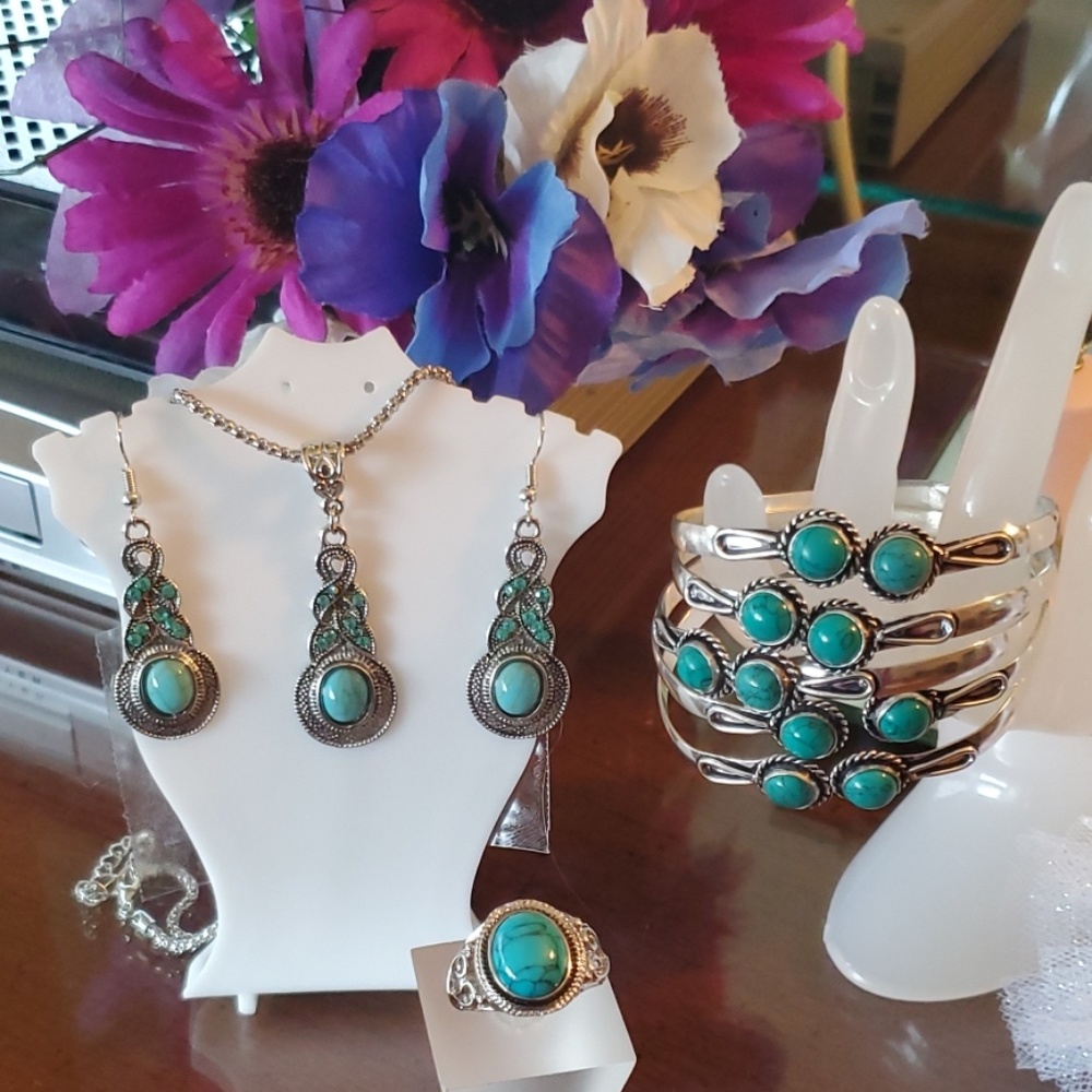 (NEW) Elegant Green Jewelry Set